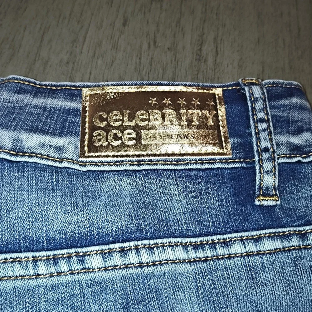 Celebrity Ace Woman's light wash skinny jeans,Size 18